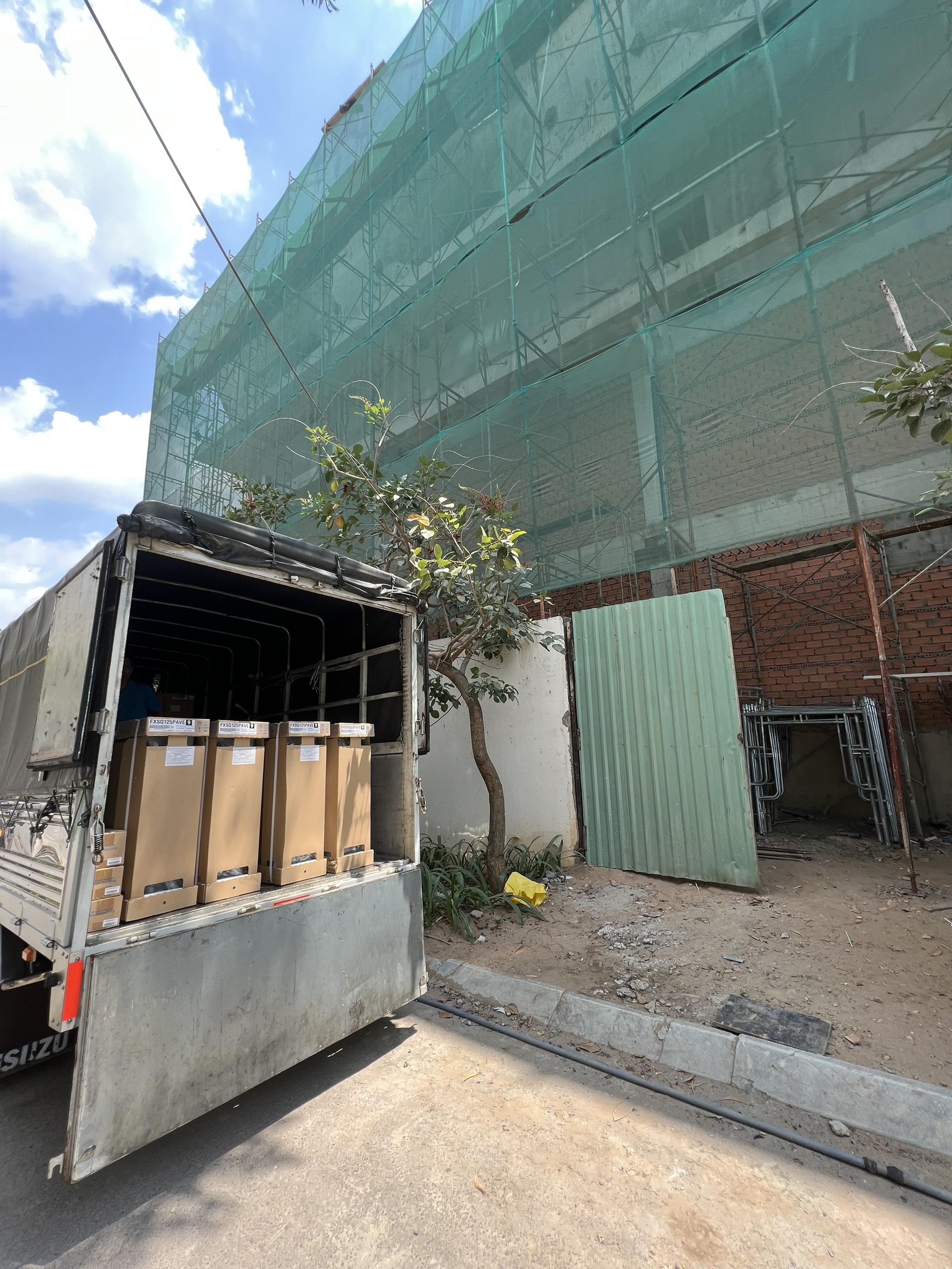 SHOWROOM THUỶ NGUYỄN